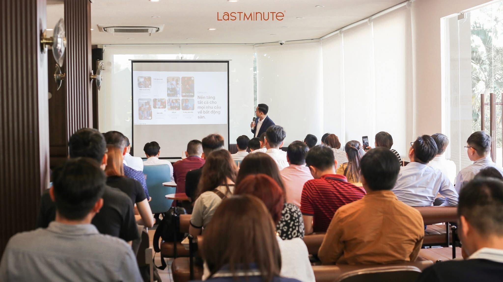 Toàn cảnh một buổi gặp mặt tại LASTMINUTE
